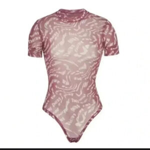 NWT SKIMS SUMMER MESH RASPBERRY SWIRL T SHIRT BODYSUIT‎ SIZE 3X
